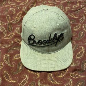 H&M Brooklyn Grey strap hat